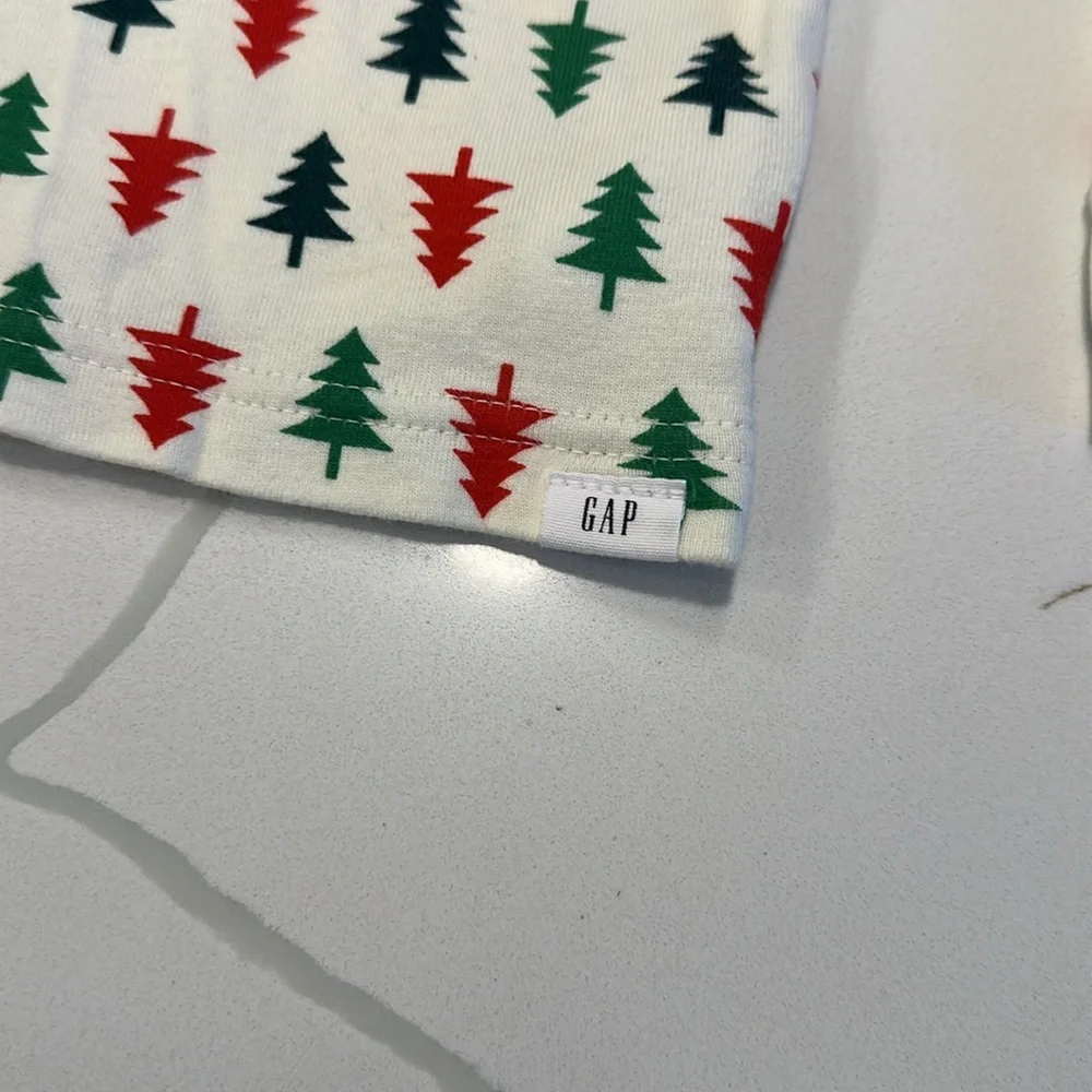 Gap baby cotton 2 piece pajama set long sleeve pants Christmas tree size 4 🌲❤️💚